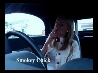 뜨거운 영어 여성 흡연